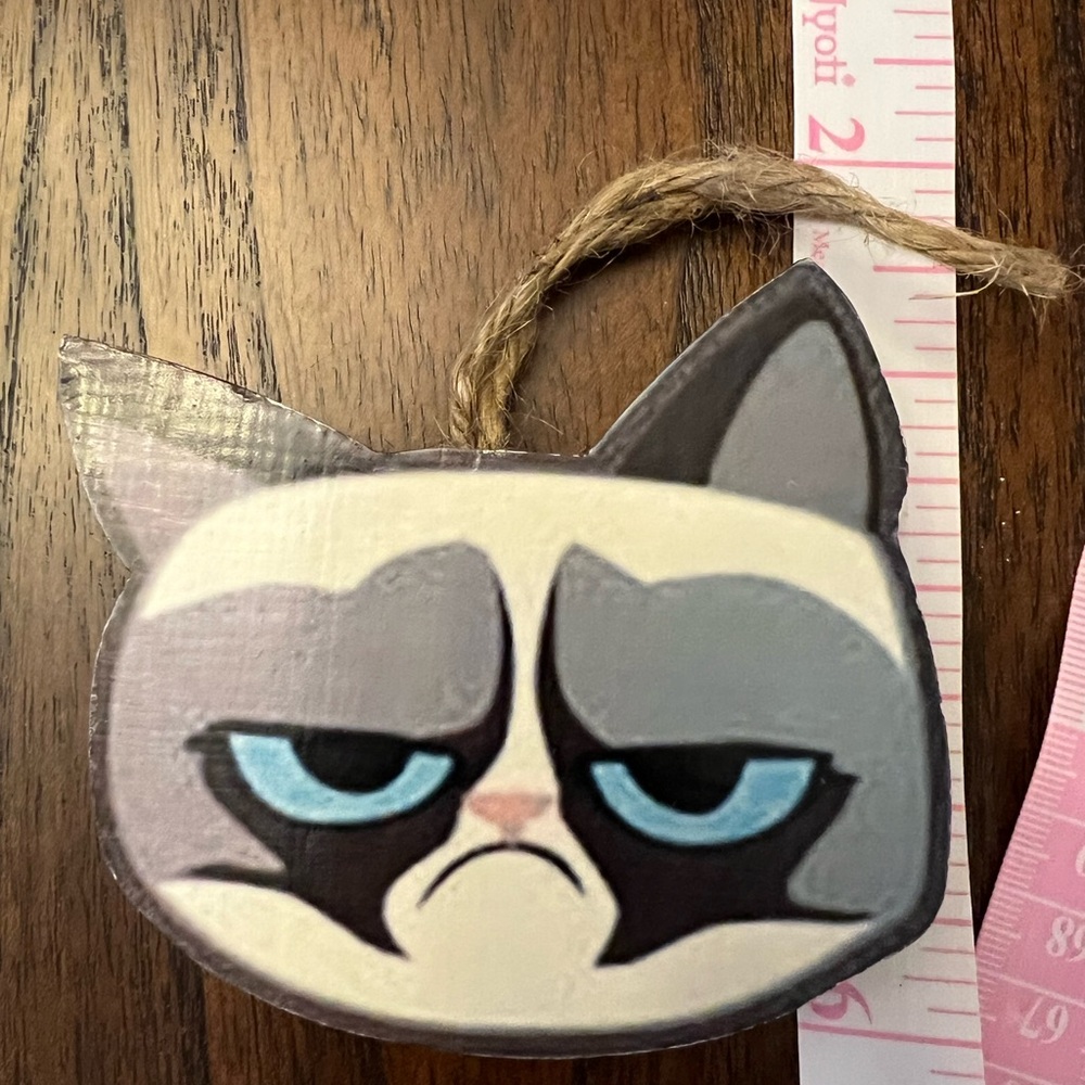 Grumpy Cat Hanging Ornament - Picture 12 of 12